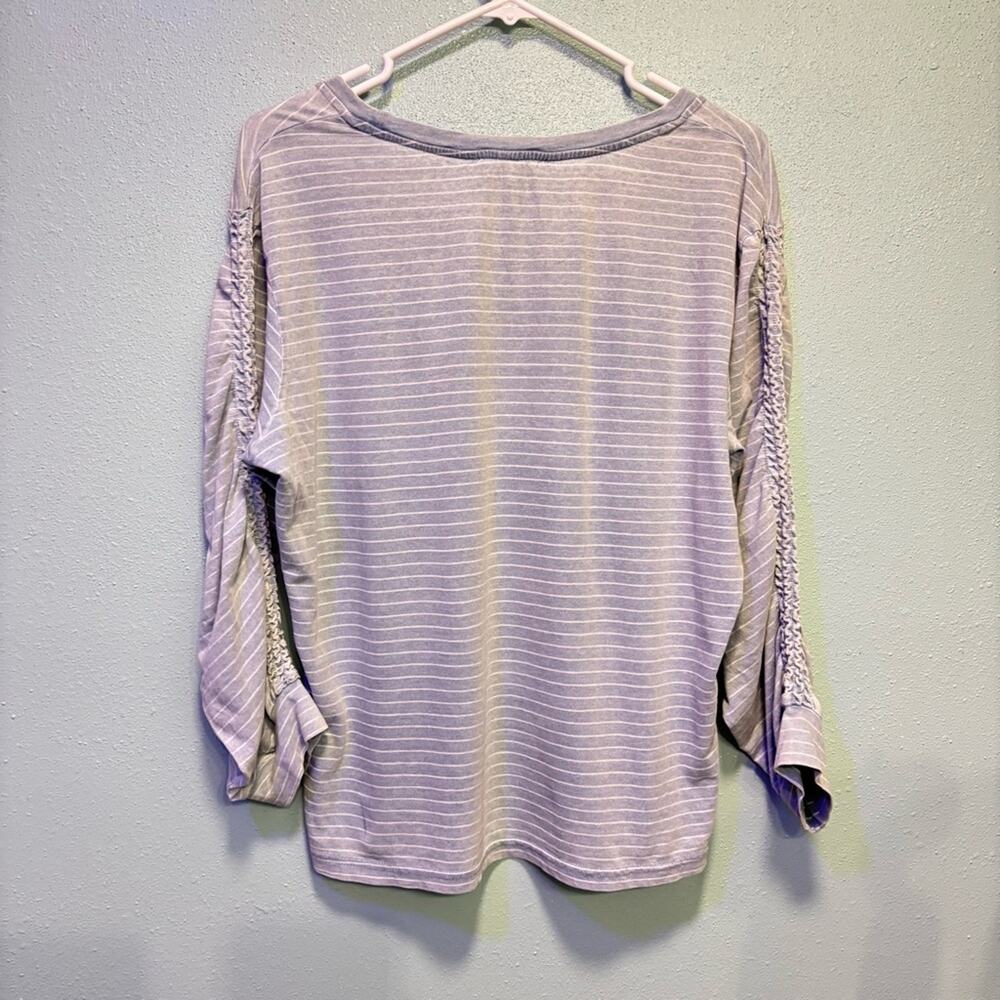 Jane and Delancey Blue Stripe Relaxed Long Ruched Sleeve Top Size M - Picture 4 of 6